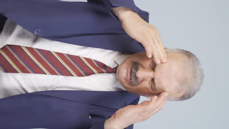 Vertical-video-of-Old-businessman-with-migraine.